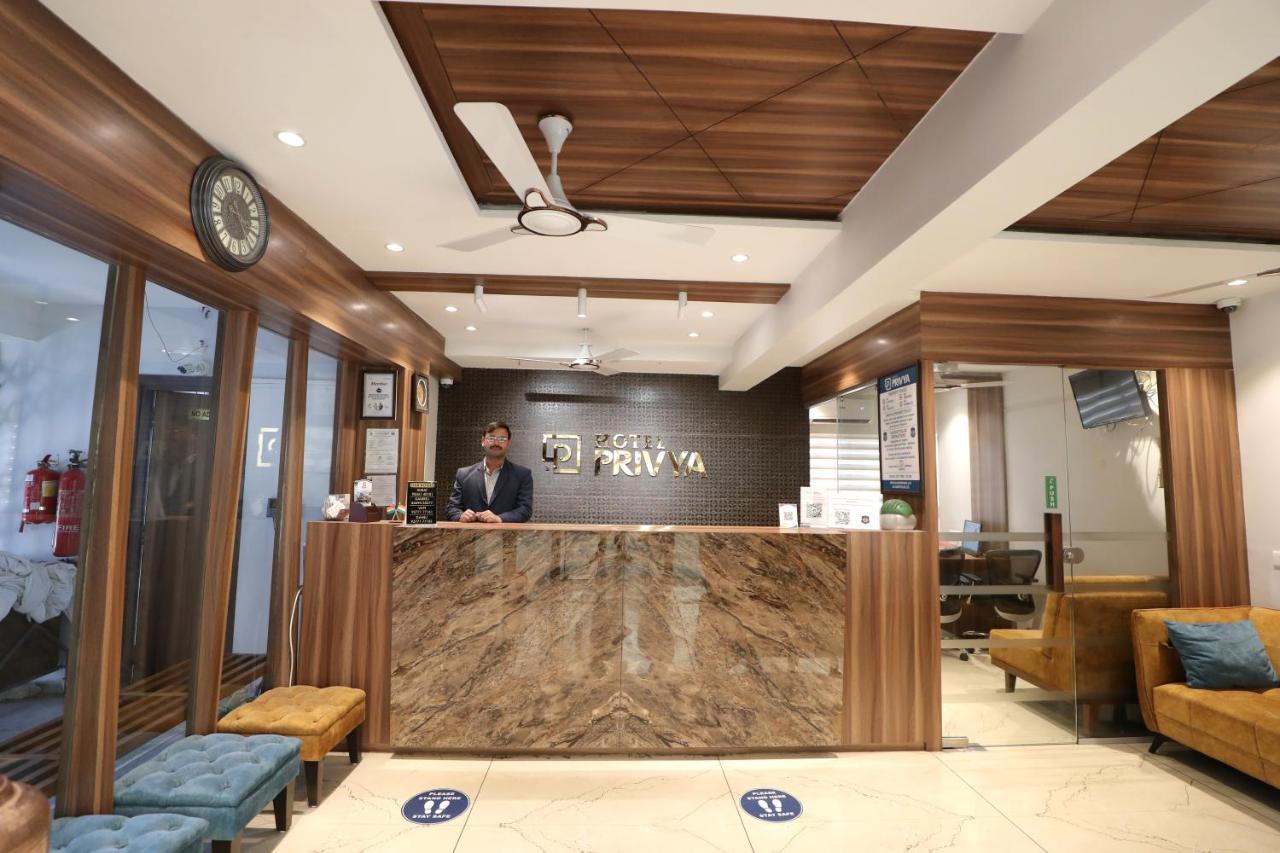 Hotel Privya Rooms And Banquet 苏拉特 外观 照片