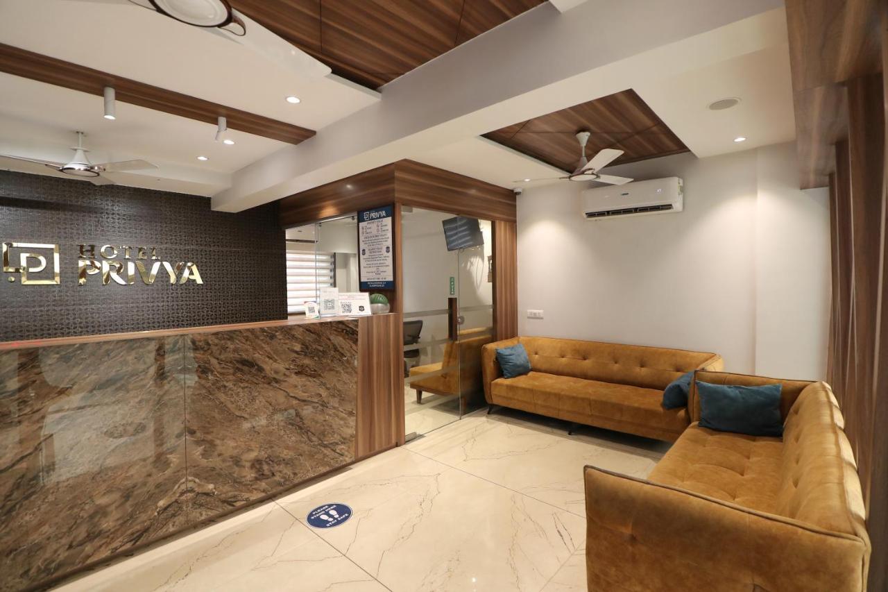 Hotel Privya Rooms And Banquet 苏拉特 外观 照片