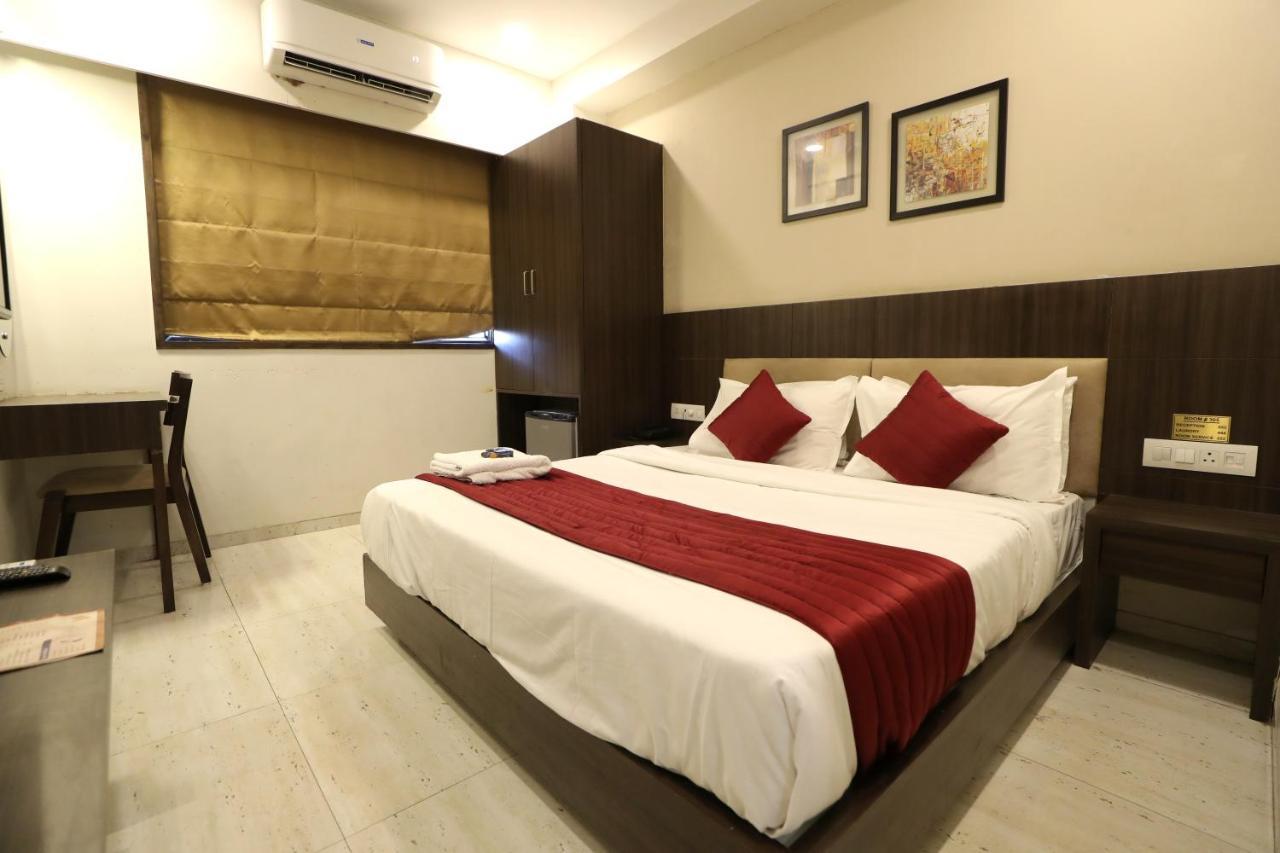 Hotel Privya Rooms And Banquet 苏拉特 外观 照片