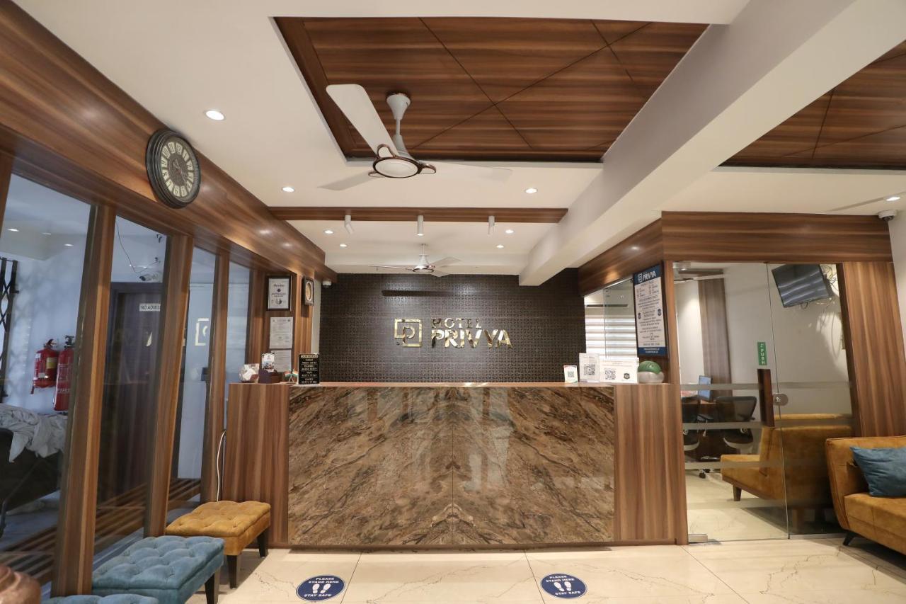 Hotel Privya Rooms And Banquet 苏拉特 外观 照片