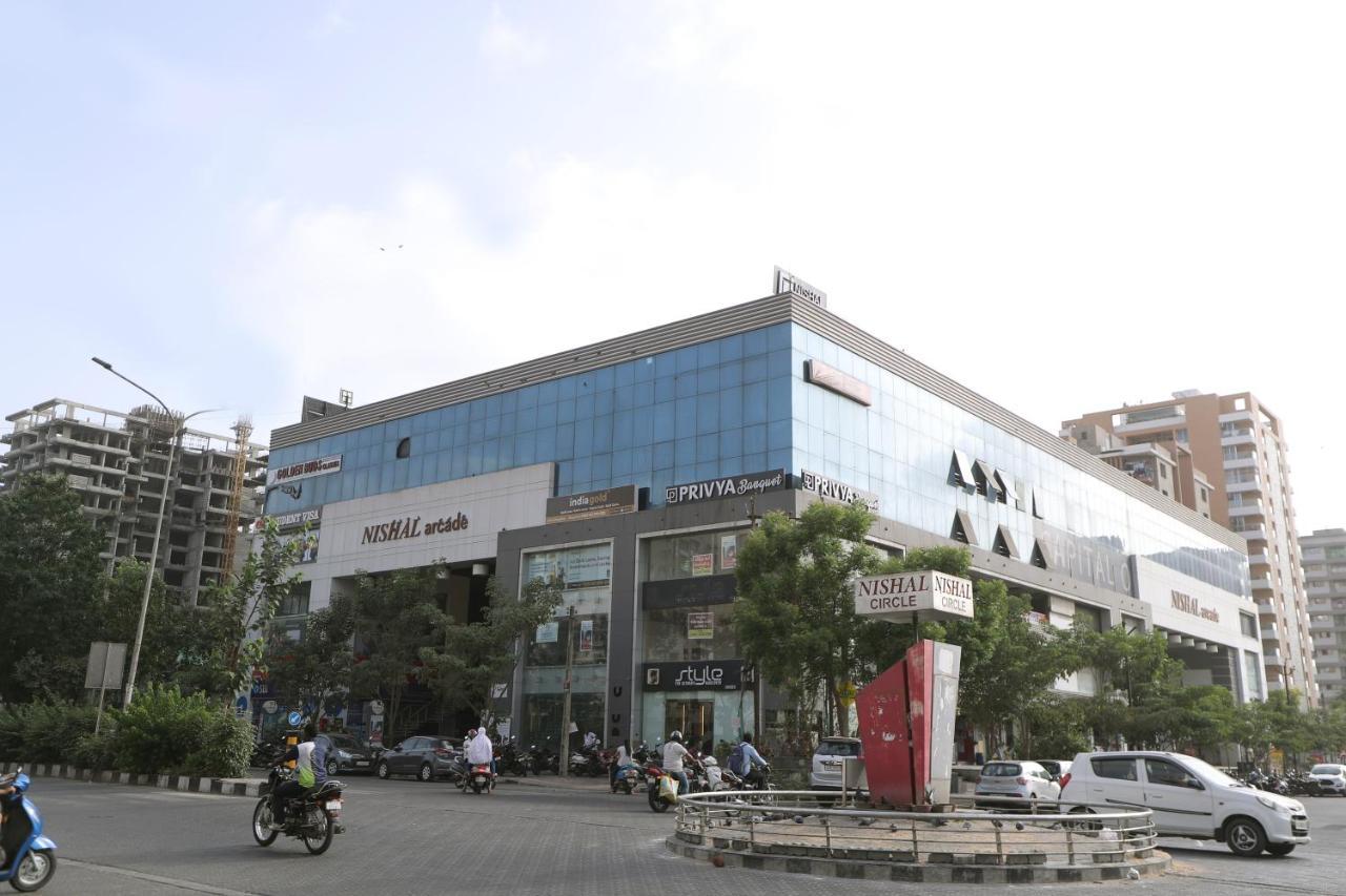 Hotel Privya Rooms And Banquet 苏拉特 外观 照片