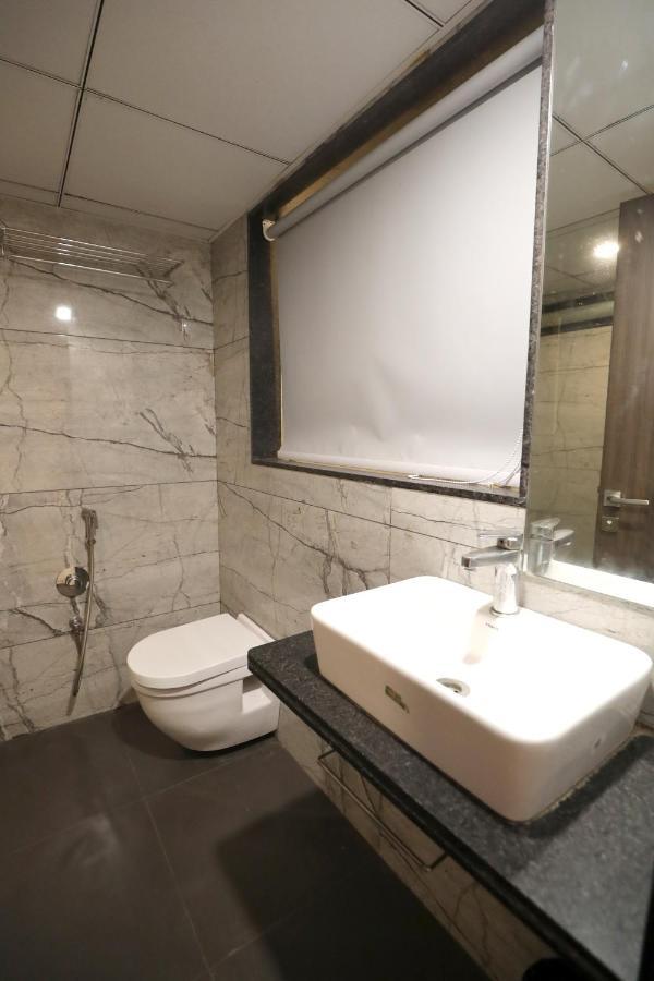 Hotel Privya Rooms And Banquet 苏拉特 外观 照片
