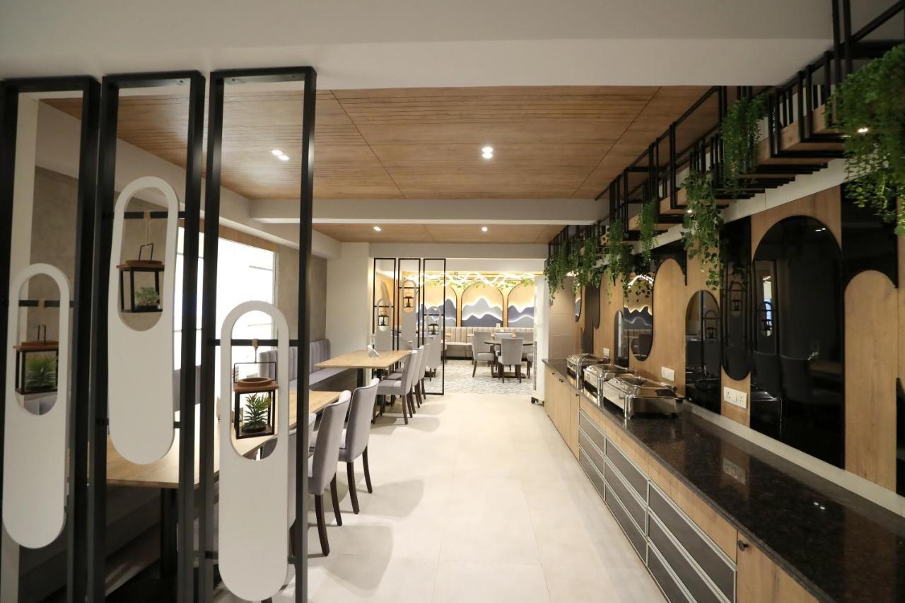 Hotel Privya Rooms And Banquet 苏拉特 外观 照片