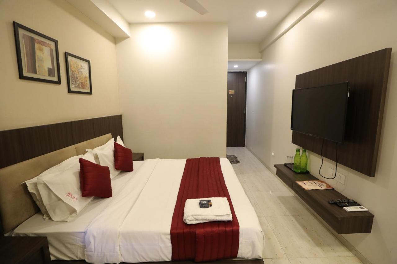 Hotel Privya Rooms And Banquet 苏拉特 外观 照片